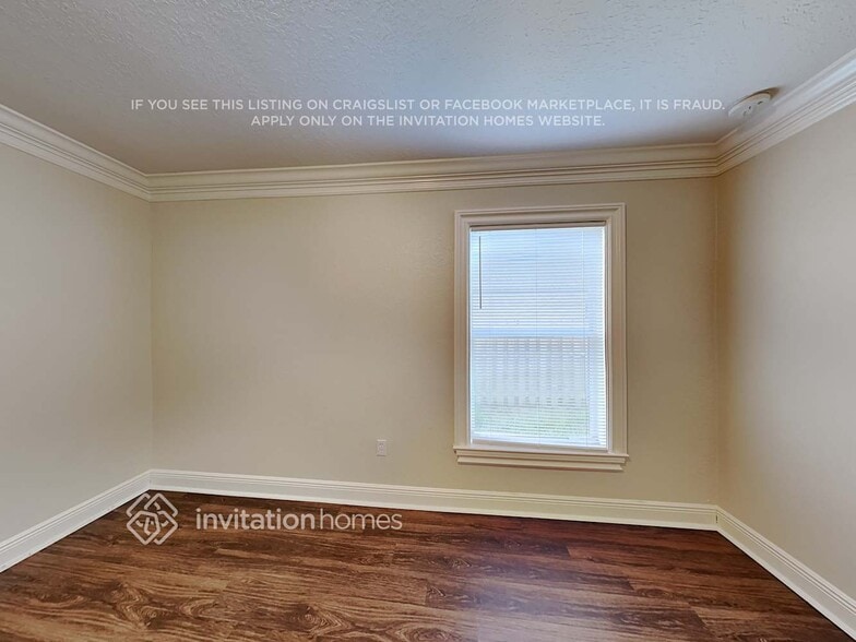 Building Photo - 1772 SW Lofgren Ave