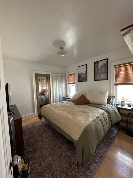 Master bedroom - 2360 N 69th St
