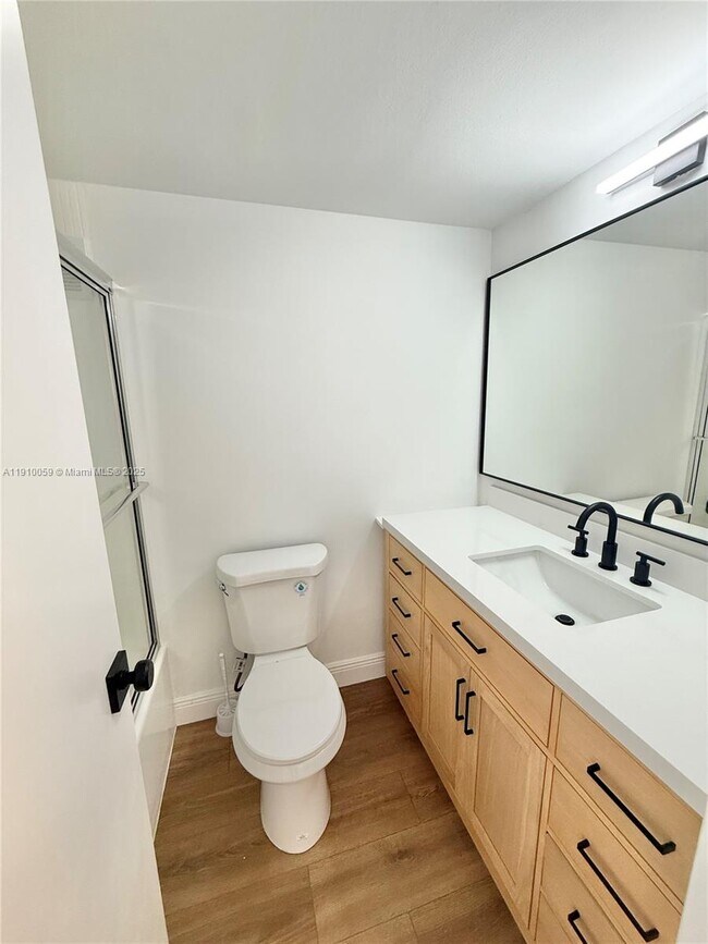 Building Photo - 1000 West Ave