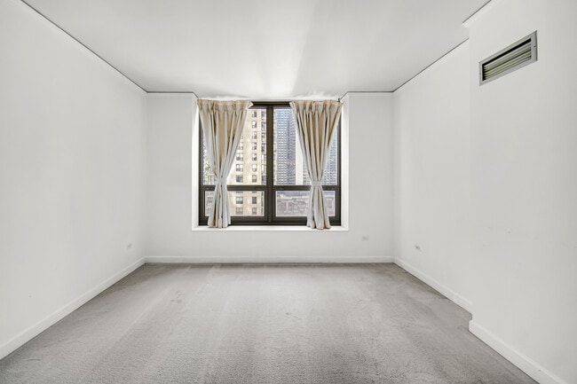 Building Photo - 420 E Waterside Dr