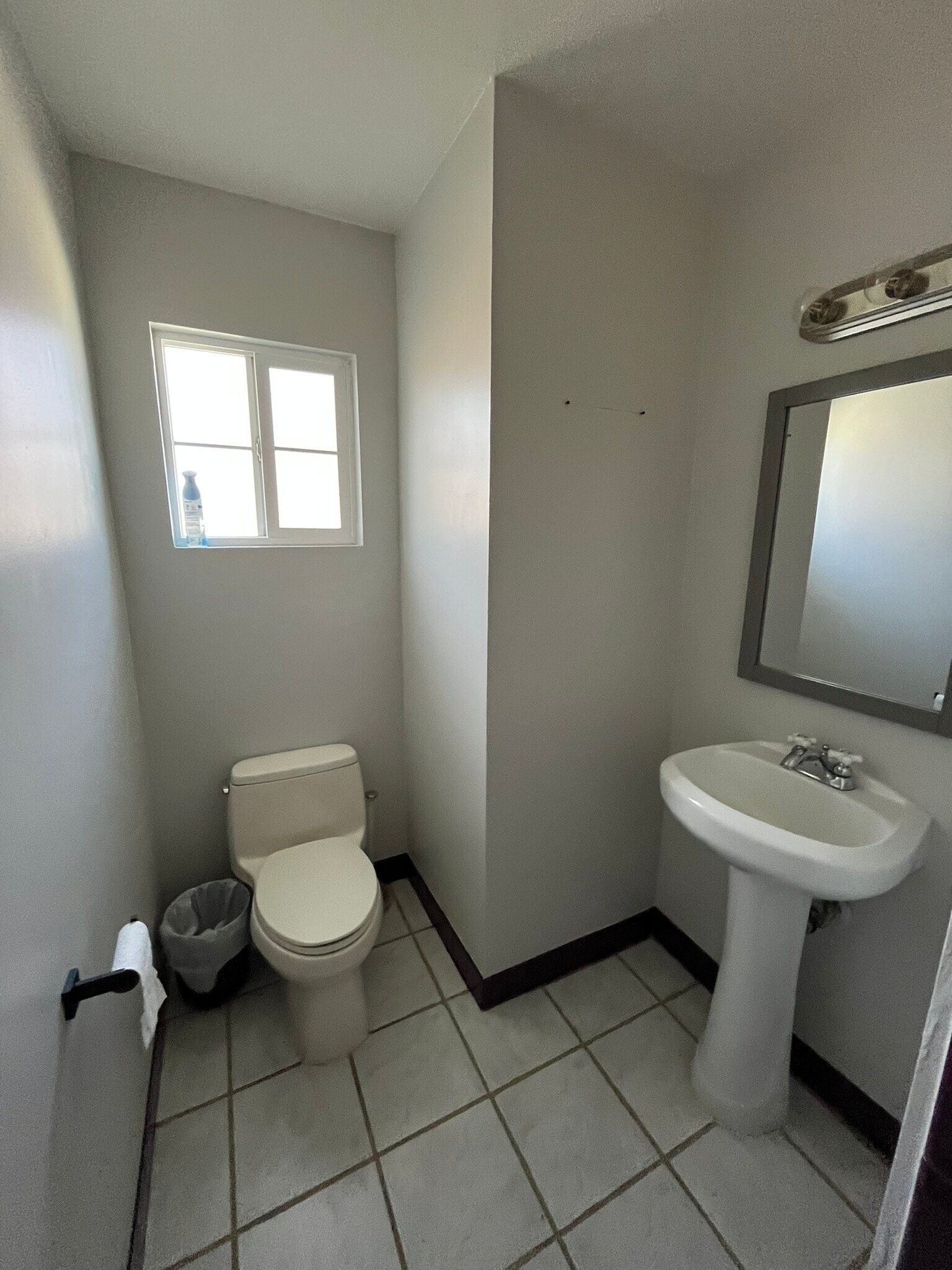 bathroom 1 - 1723 Bowling Green Dr