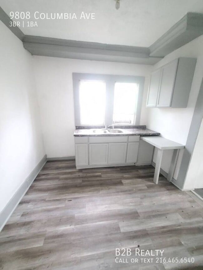 Building Photo - 9808 Columbia Ave