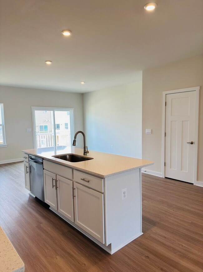 Building Photo - Brand New 4 Bed 3.5 Bath End Unit Townhome in Inwood