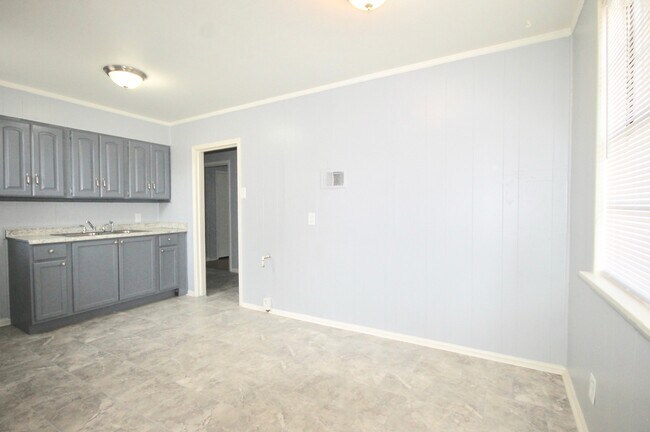 Building Photo - 4346 Falcon Dr