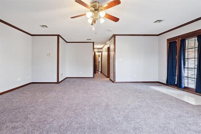 Building Photo - 805 Arlington Dr