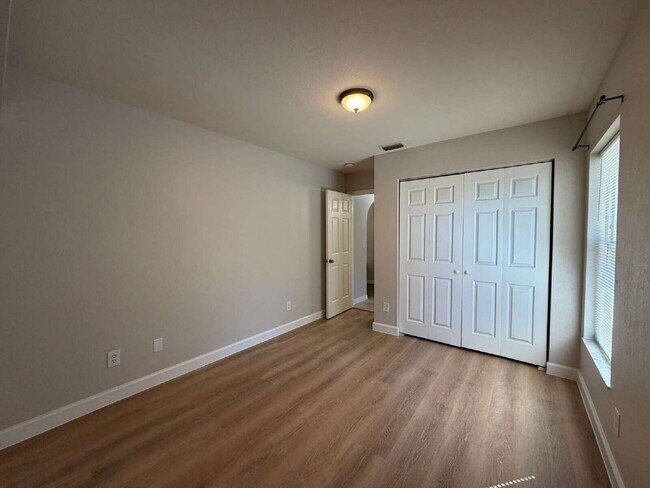 Building Photo - Spacious 4 bedroom in North Port