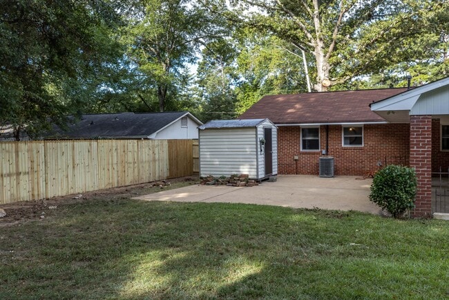 Building Photo - 6516 Bradford Dr