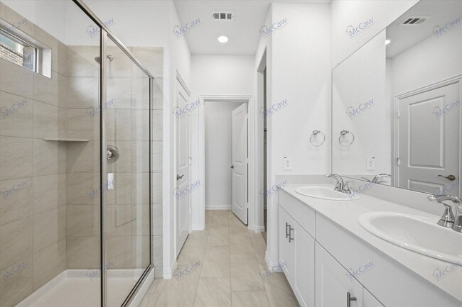 Building Photo - 713 Leavenworth Dr