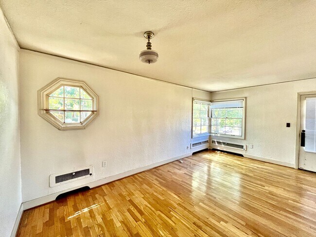 Building Photo - A good connection makes all the difference