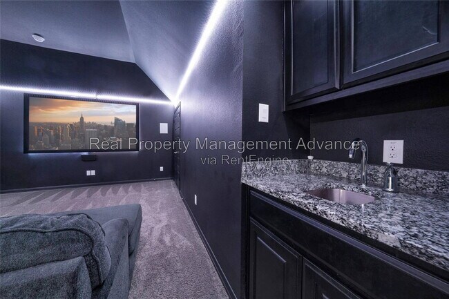 Building Photo - 308 Winding Creek Ln