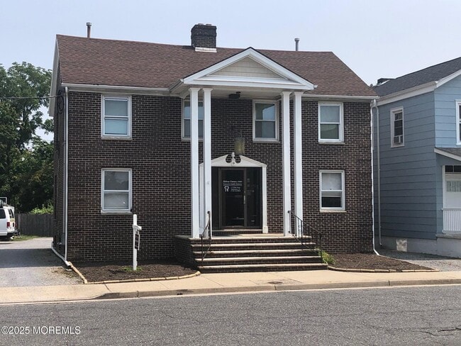 Primary Photo - 15 White St