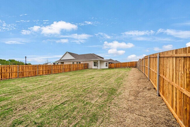 Building Photo - 417 Martell Rd