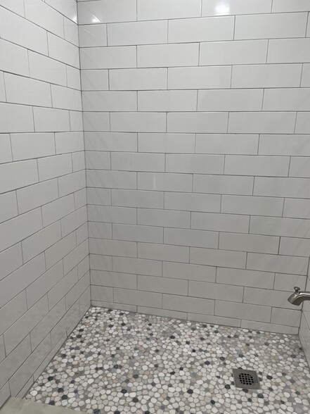 Building Photo - 5 Parkdale Dr