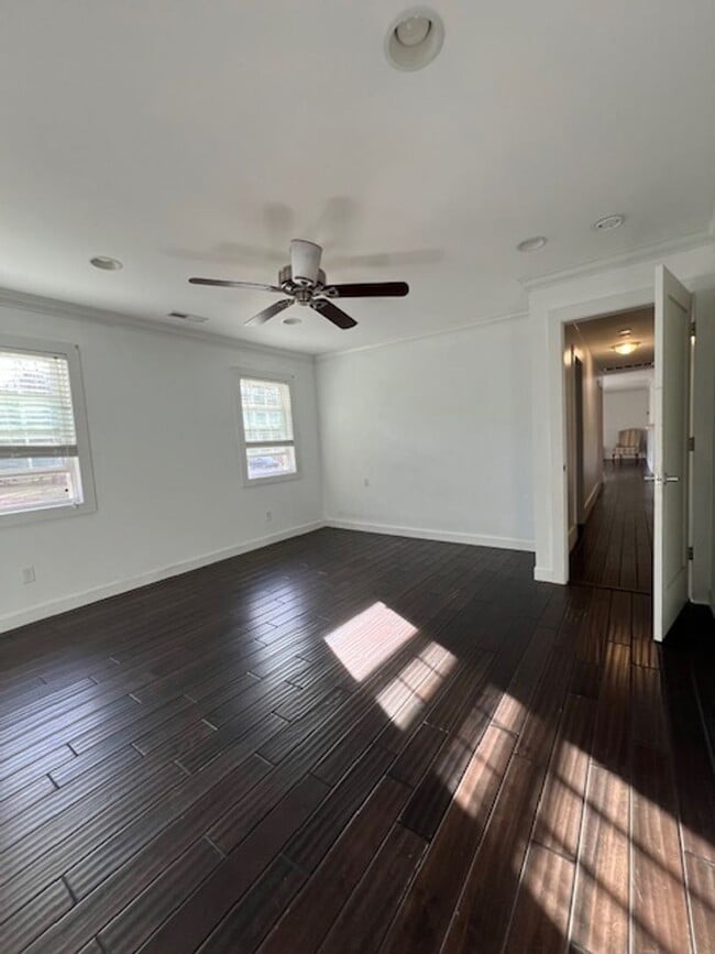 Building Photo - 3 Bedroom 3 Full Bath on 2 Acres
