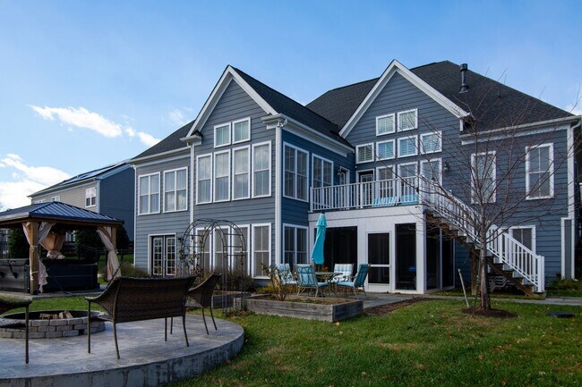 Building Photo - 6883 Birmingham Dr