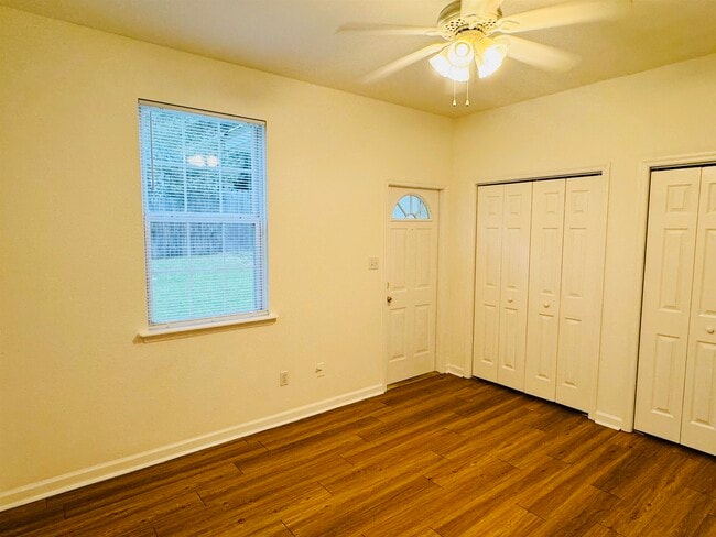 Building Photo - 924 Ashburn Dr