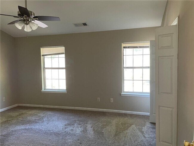 Building Photo - 2295 Fairways Ct