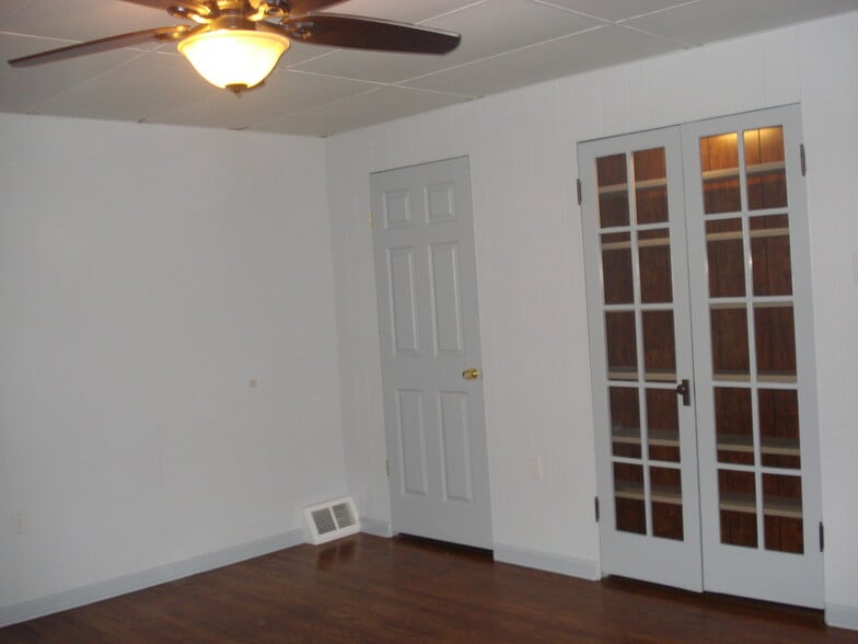 Building Photo - 11 N Wade Ave