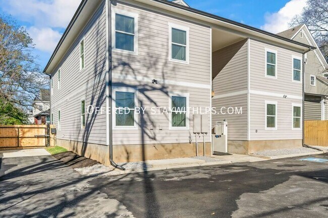 Building Photo - 1571 Court Ave