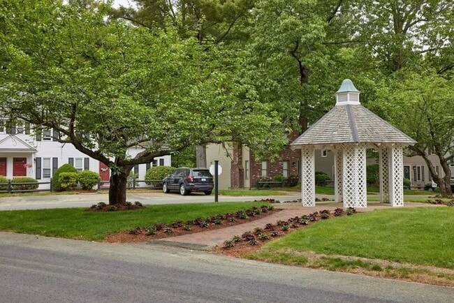 Building Photo - 710 Wellman Ave