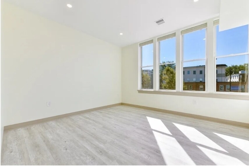 Building Photo - 400 Dorchester St