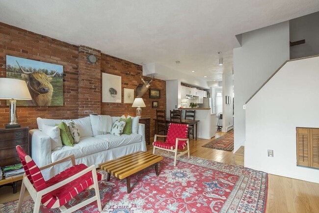 Building Photo - 26 Bigelow St