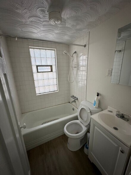 Building Photo - 2330 Fillmore Ave