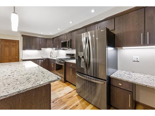 Building Photo - 401 Ridgewood Ave