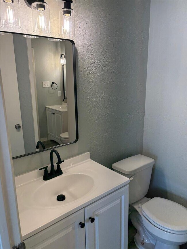 Building Photo - 317 W William Cannon Dr