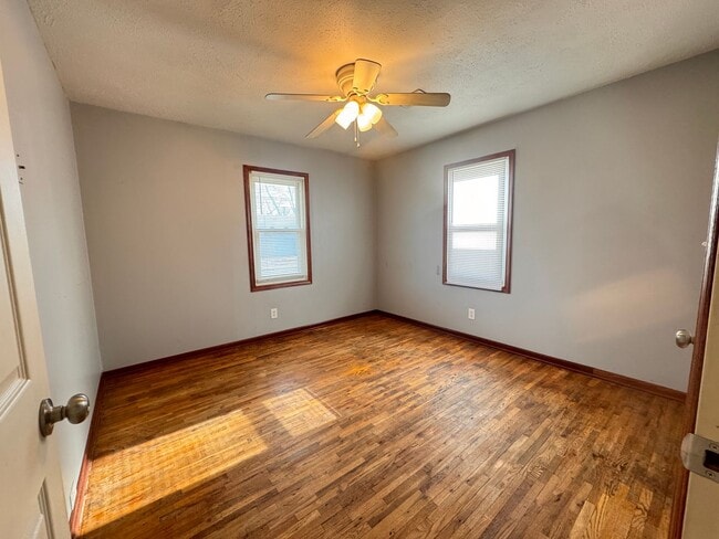 Building Photo - 3 bed, 1 bath