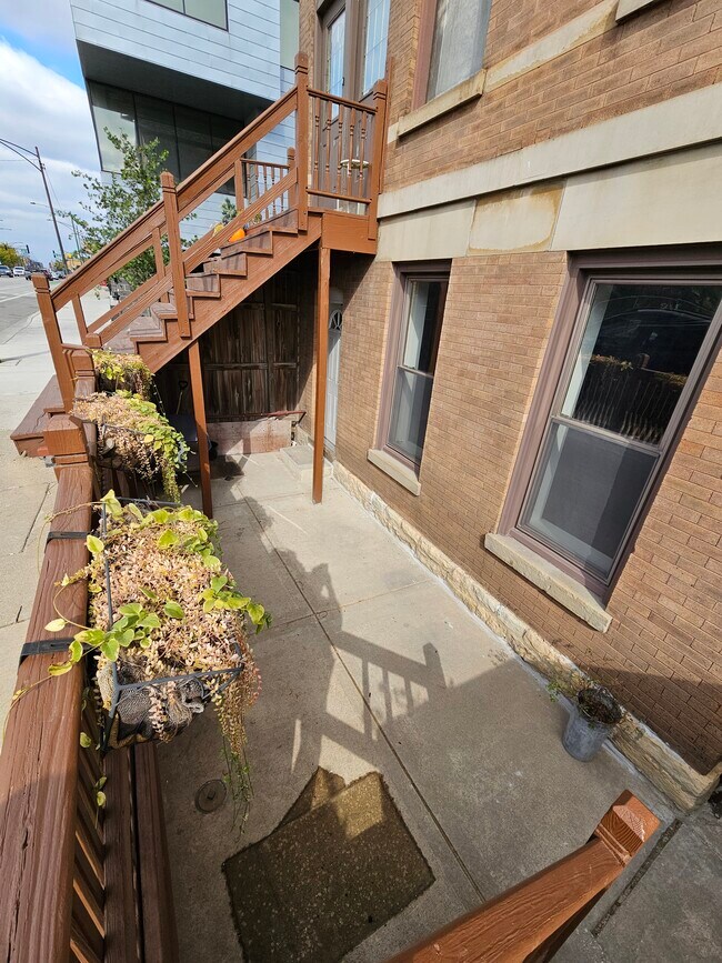 Building Photo - 1519 N Elston Ave