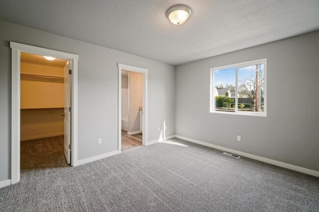 Building Photo - 4293 Ash Grove Dr NE