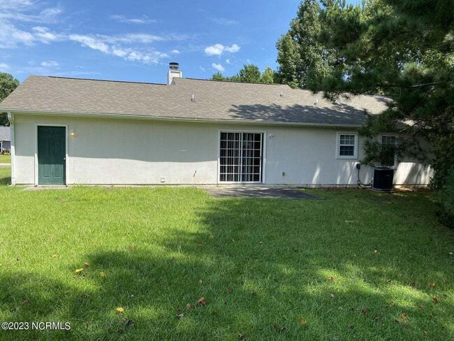 Building Photo - Charming 3 Bedroom, 2 Bath Home in Hubert-132 Daphne Drive