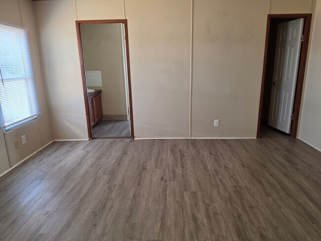 Building Photo - 3 bedroom 2 bath in Clovis