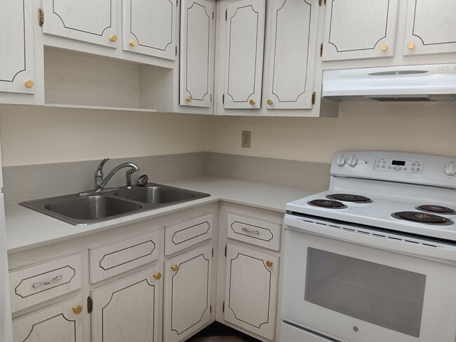 Building Photo - Nice, clean, one-bedroom ground floor unit