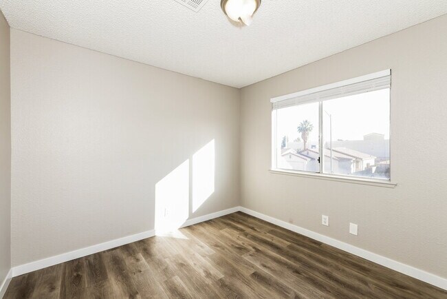 Building Photo - 609 Carleton Dr