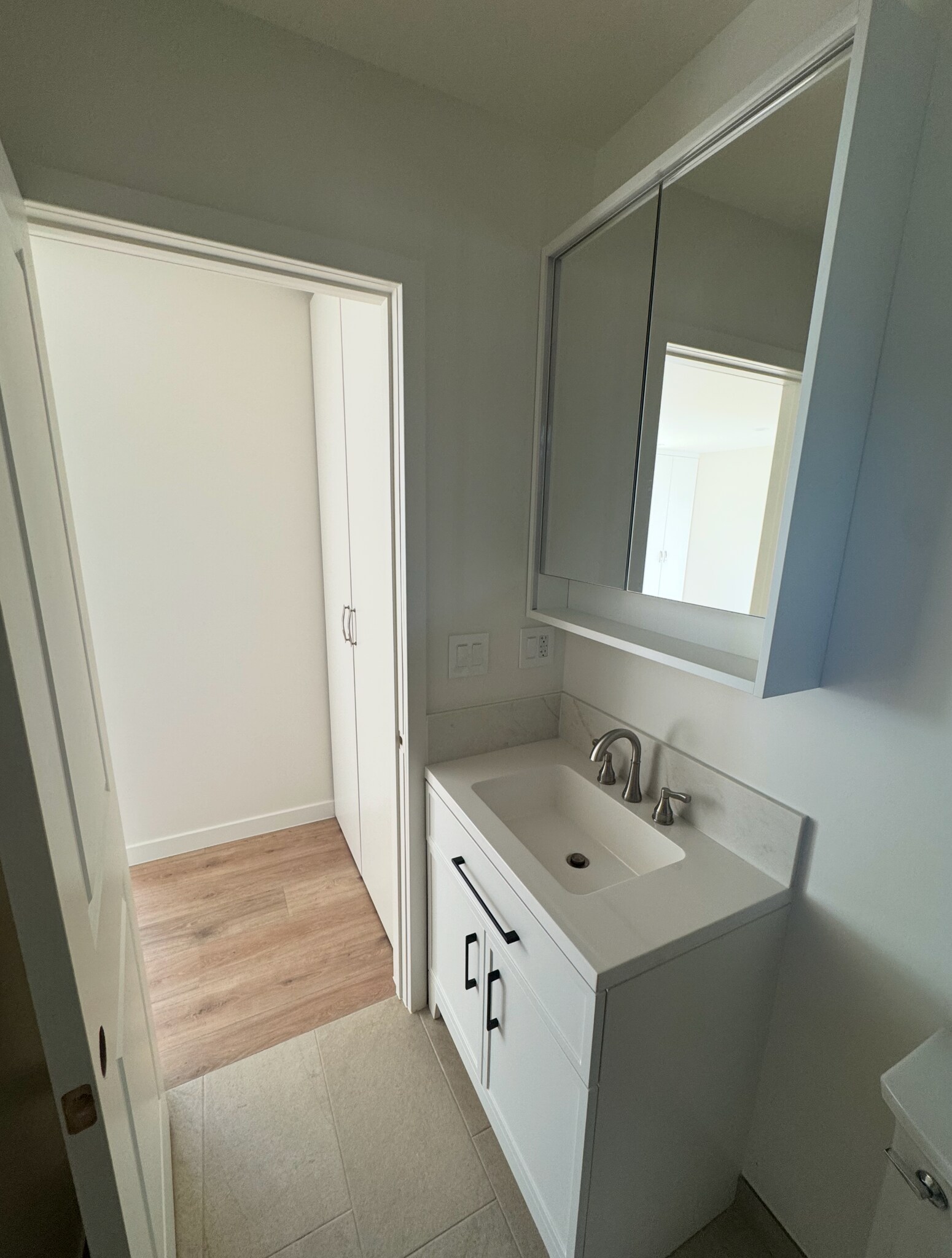 Building Photo - 230 W Cedar Ave