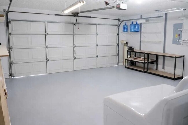 Building Photo - 11316 Maybrook Ave