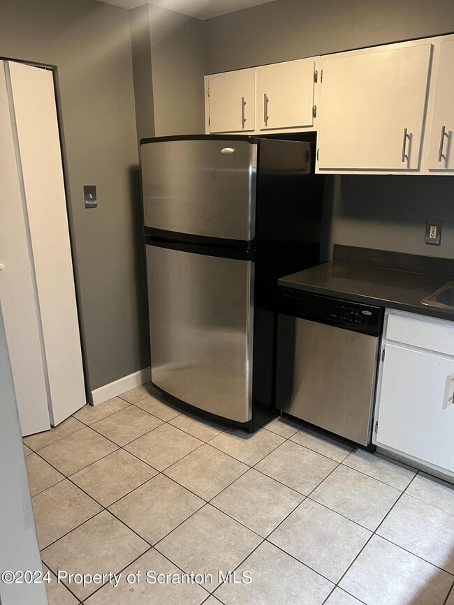 Building Photo - 220 Linden St