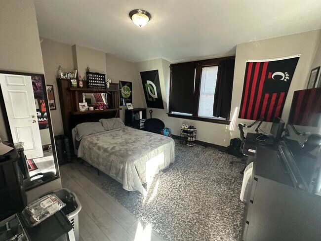 Building Photo - Clifton 6 Bedroom House Available