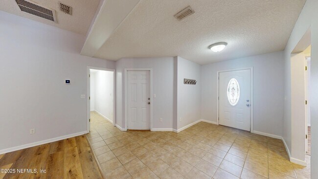 Building Photo - 13290 Pacemaker Dr