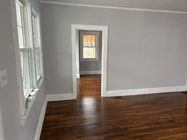 Building Photo - Rare Downtown Asheville Rental: 3BR/2BA House with Huge Yard & City Convenience- Dogs allowed!