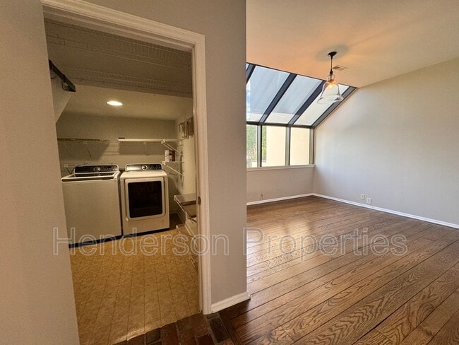 Building Photo - 501 Fenton Pl