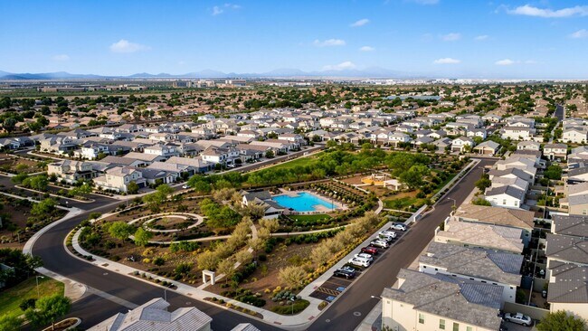 Building Photo - Professionally Designed, Fully Furnished townhome on one of Arabella’s Premium Lots | Scottsdale’...