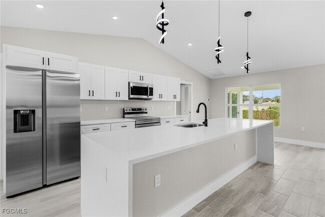 Building Photo - 3509 NE 21st Ave