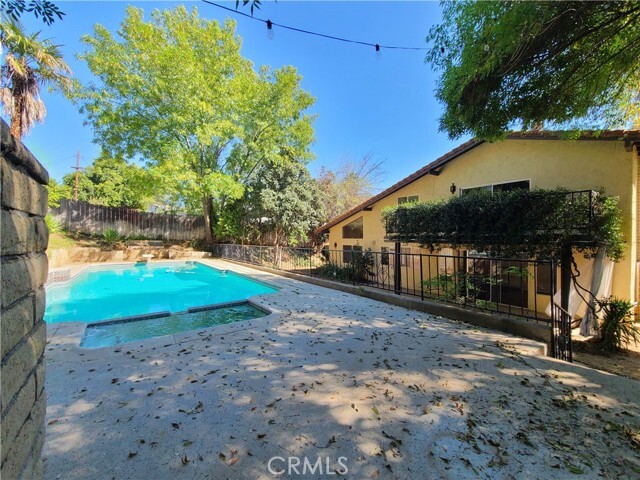 Building Photo - 109 E Hilton Ave