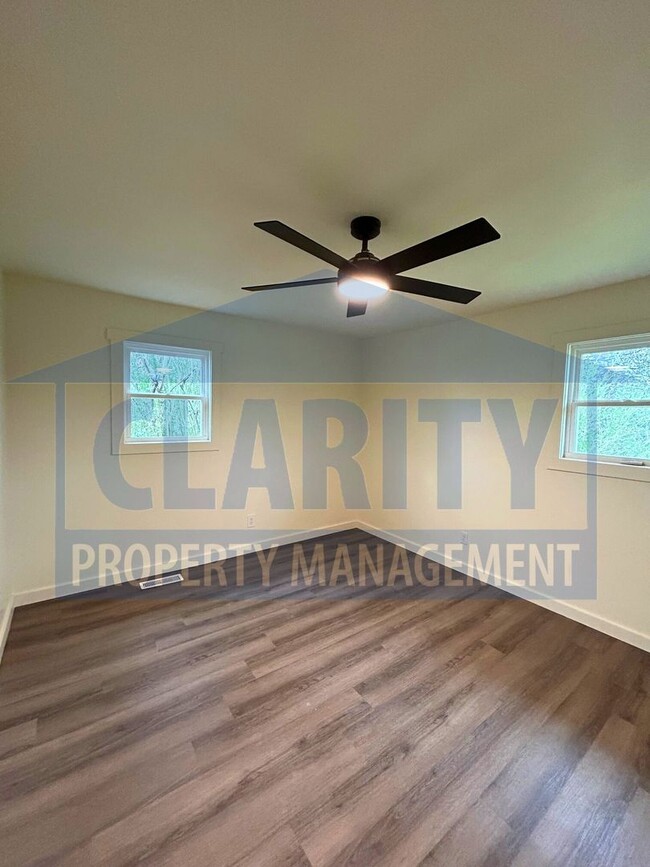 Building Photo - Three bedroom ranch-style home!