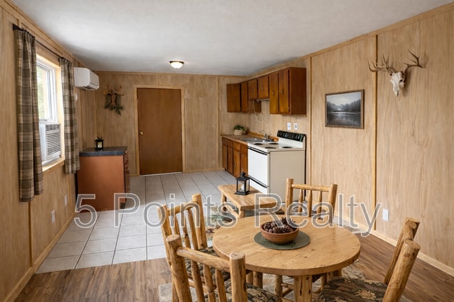 Building Photo - 7435 Cycle Ln