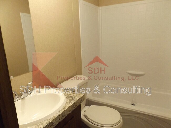 Building Photo - 204 Martha Ct
