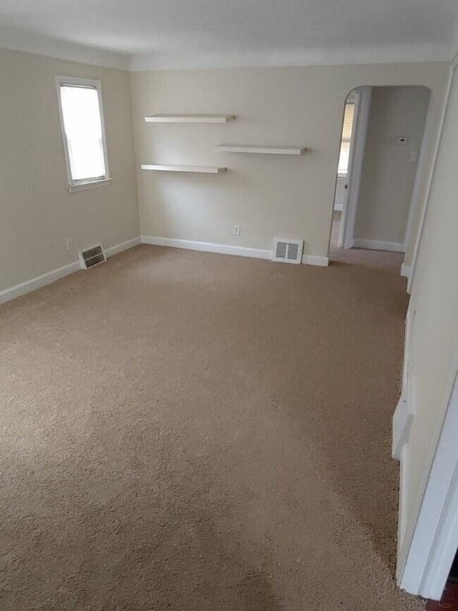 Building Photo - 3 bedroom, 2 bath, brick bungalow in Eastpointe - Now Available!